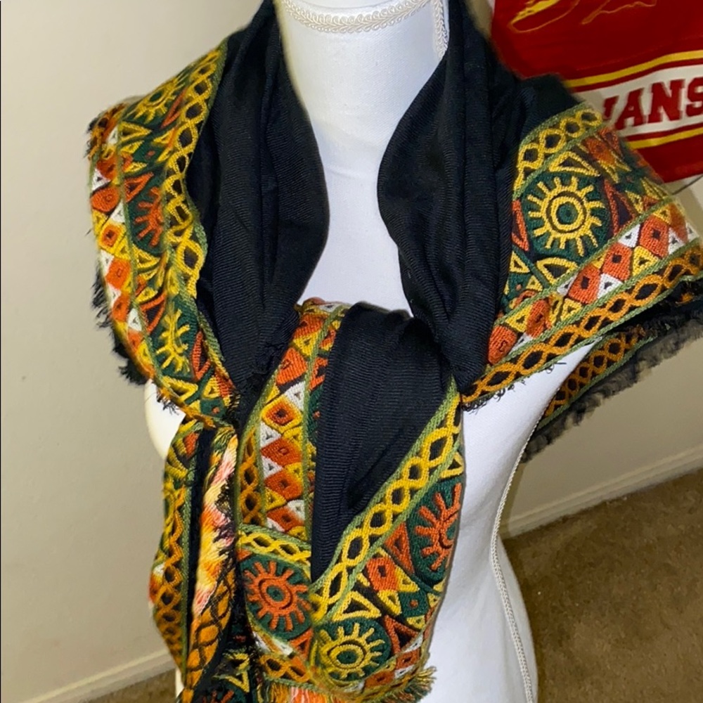 Frye one size wrap/scarf 🧣 - Picture 3 of 5